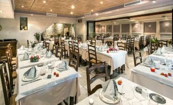 Logis Hotel Restaurant Family & Spa - Housity