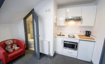 Fully Serviced Studio Available Close to the City