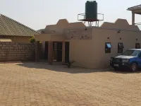 Ticheze Lodge and Car Hire - Alloggi
