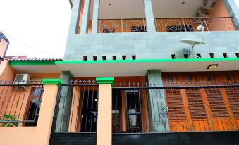 Simply Homy Guest House Uty Kronggahan