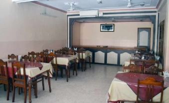 Hotel Rathore Lodge & Restaurant