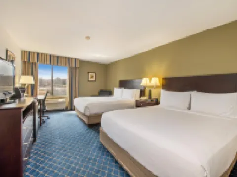 Holiday Inn Express & Suites DELAFIELD by IHG Hotels in Delafield