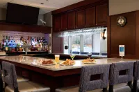 Embassy Suites by Hilton Portland Maine - С баром