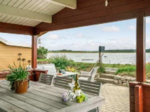 "Topi" - 15m from the Sea