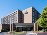 Embassy Suites by Hilton Baltimore Hunt Valley - Lemmikkieläimet sallittu