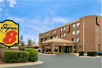 Super 8 by Wyndham Raleigh North East Các khách sạn ở Raleigh