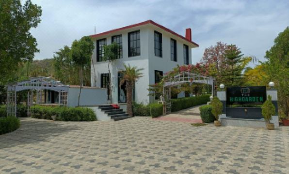 The HighGarden Resort