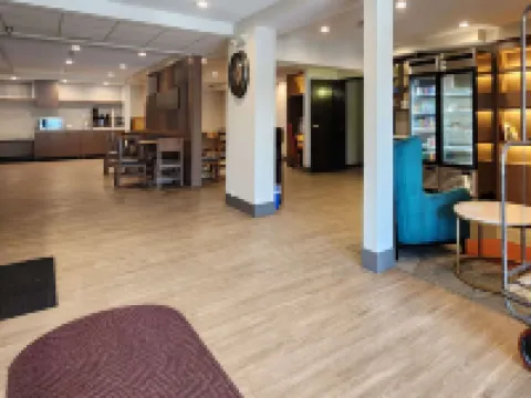 Comfort Inn & Suites Hotels in Shakopee