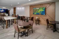 Holiday Inn Express & Suites CHARLESTON-KANAWHA CITY by IHG - فطور