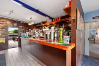 Comfort Inn Westshore Beach - bar