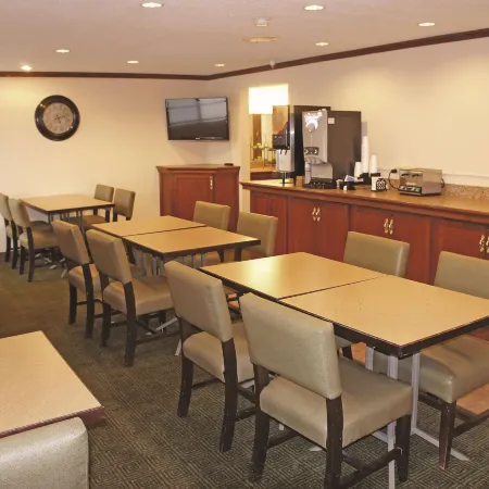 La Quinta Inn by Wyndham Omaha Southwest