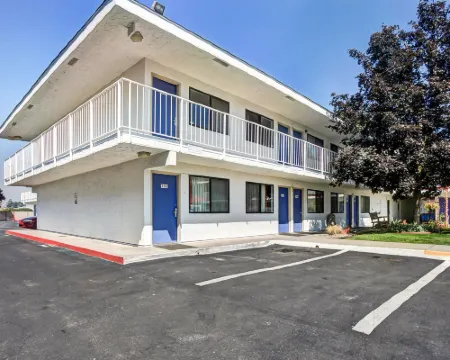 Motel 6 Medford, or Hotels in Medford