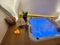 Suite 6 - Hot Tub
