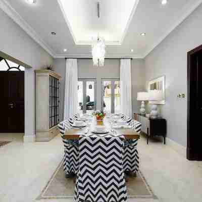 Maison Privee - Palm Jumeirah Beach Front XL Villa w/Prvt Pool Dining/Meeting Rooms