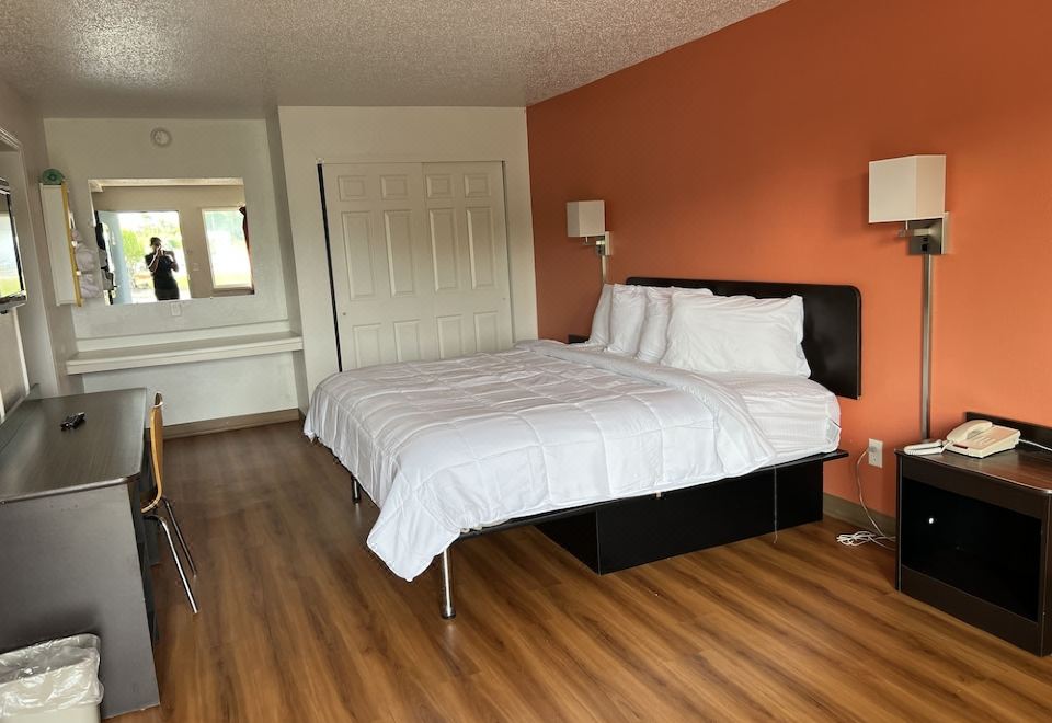 Lake Inn - Housity