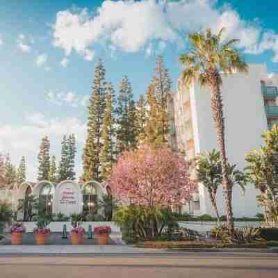 Howard Johnson by Wyndham Anaheim Hotel & Water Playground Hotel Exterior