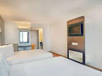 Studio 6 Suites Los Angeles, CA Los Angeles LAX Hotels near Los Angeles Intl. Airport