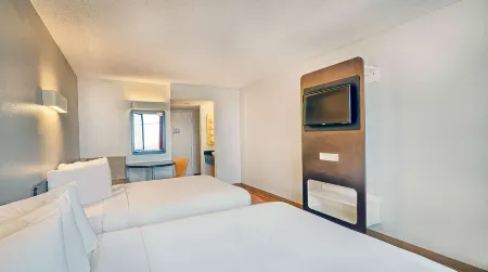 Studio 6 Suites Los Angeles, CA Los Angeles LAX Отели рядом с достопримечательностью «Inglewood Park Maintenance»