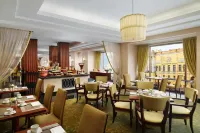 Corinthia Hotel St Petersburg - parking