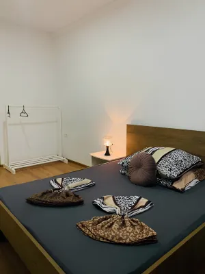 Rooms & Glamping Lana Haus - Hostels