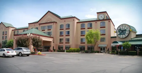 The Plaza Hotel & Suites Winona Hotels in Winona
