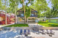 Outdoor Entertainment Space Home in McQueeney - Wifi