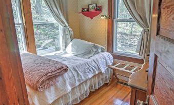 Dainty New Preston Cottage w/ Dock & Lake Views!