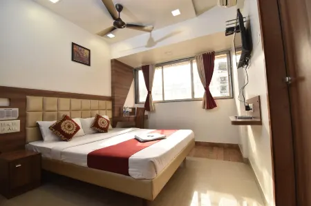 Hotel Candor Amigo Отели рядом со станцией Panvel Railway Station