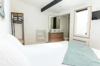 ALBUQUERQUE Christophe et Charlotte Hotels in Caux-et-Sauzens