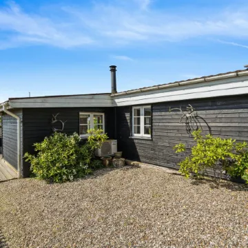 "Thrugils" - 200m from the Sea