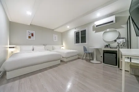 Yeongcheon Hotel Shop Отели рядом с достопримечательностью «Auno Feliz Glamping»