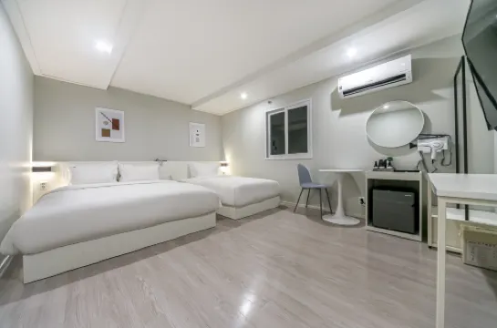 Yeongcheon Hotel Shop