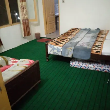 Zahoor Hotel and Restaurant