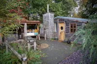 Charming 2-Bed Cabin in Sutton Coldfield Hotels in Sutton Coldfield