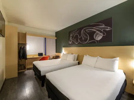 Ibis Queretaro