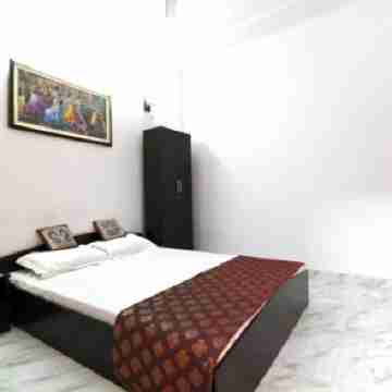 DS Residency Varanasi-Near Mandir-Free Wi-fi-Parking Rooms