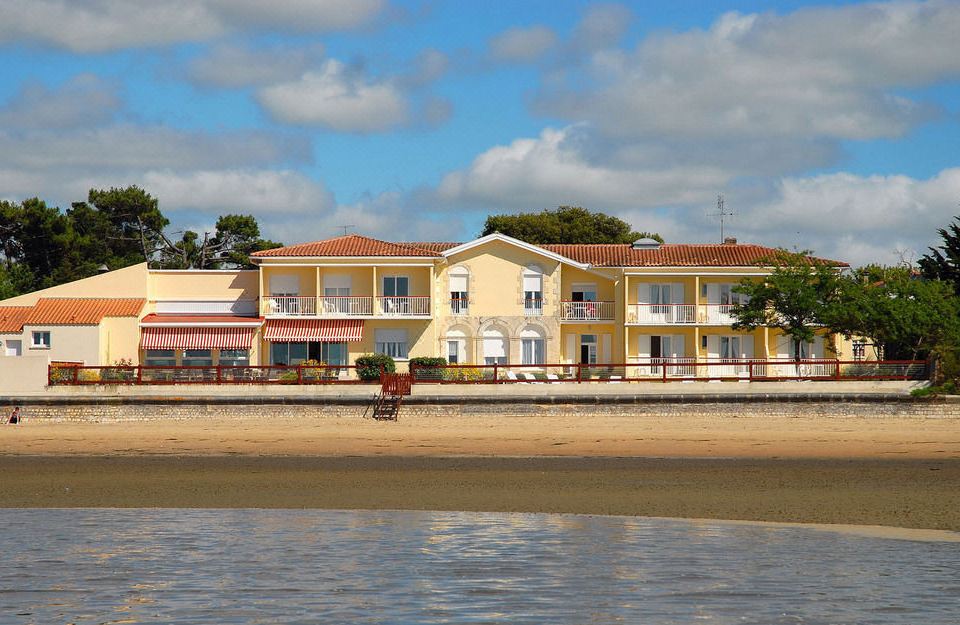 Beach Hotel - le Grand Chalet