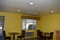 Travelers Inn Medford - Aamiainen