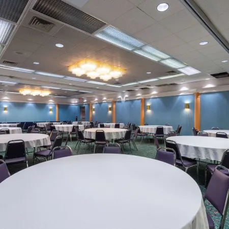 Howard Johnson by Wyndham Salem Hotel & Conference Center