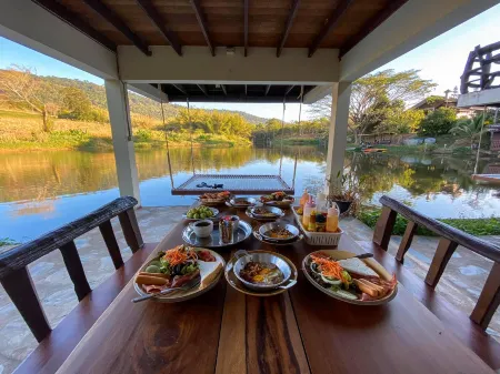 Nicslongstay Hotel Отели рядом с достопримечательностью «Wat Khao Phaeng Ma»