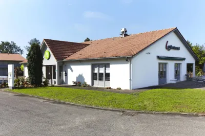 康鉑自然飯店 - 蒙德馬桑 Stade Montois Rugby附近的飯店