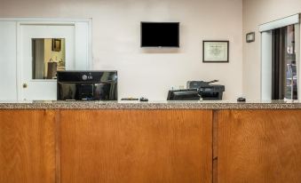 Super 8 by Wyndham San Marcos
