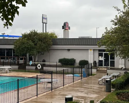 德克薩斯梅斯基特 - 鎮東 6 號汽車旅館 梅斯基特酒店