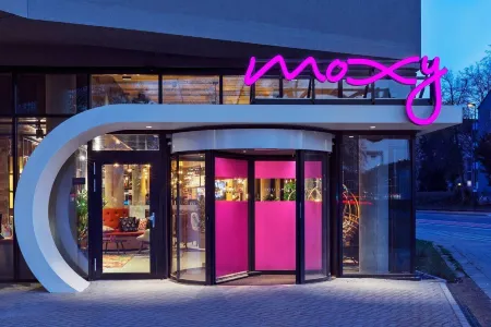 Moxy Edinburgh Fountainbridge Отели рядом с достопримечательностью «Тайнкасл»