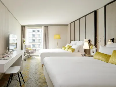 Renaissance Paris la Defense Hotel Các khách sạn gần IESEG School of Management