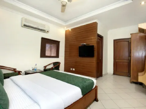 Hotel Paradise Hotel dekat Open Hand Monument