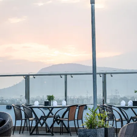 THE SQUARE KAMPOT HOTEL