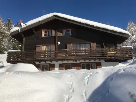 Chalet Kibou Отели рядом с достопримечательностью «Алеч Арена»