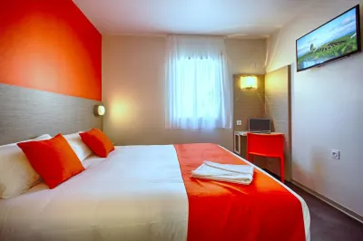 Hotel Formules Club Bordeaux Cenon Hotel di Artigues-pres-Bordeaux