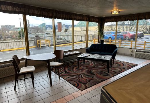 1. 인 앳 더 컨벤..